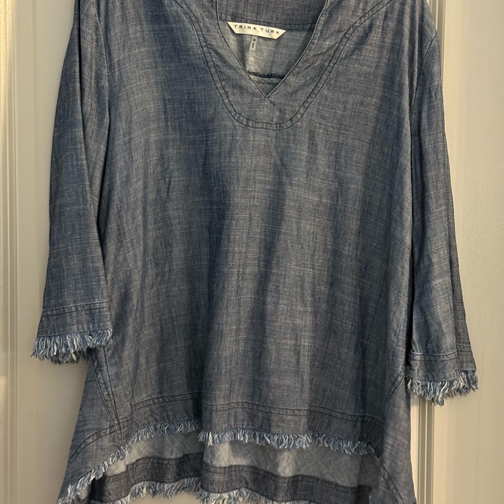 Trina Turk Women’s Obscura Chambray Frayed Blouse in Medium